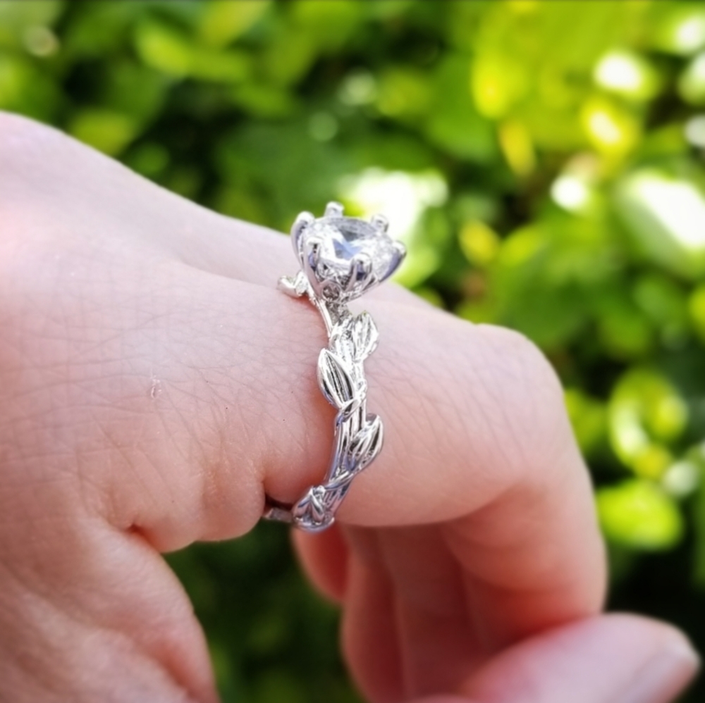 💎NEW💎 OLIVE LEAF BAND SIMULATED DIAMOND RING